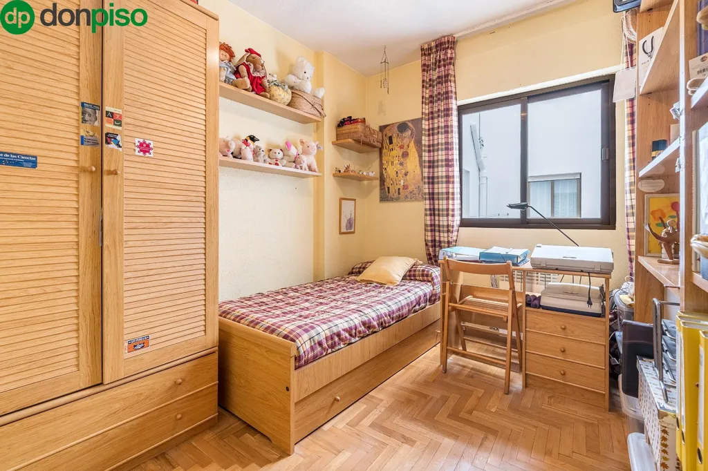 Chambres - 3-Bed Apartment with Balcony in Pajaritos, Granada