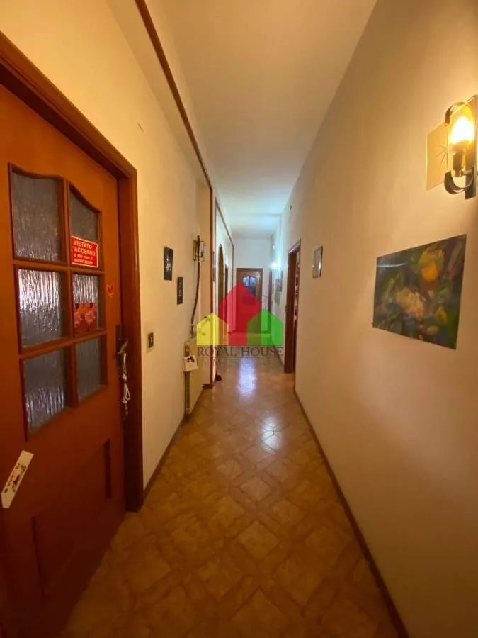 Esik - Historic Palazzo with Garden in Marcianise Centre