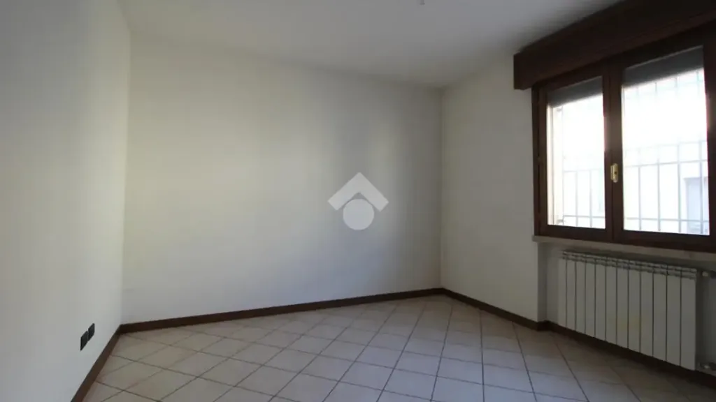 Pièces - Ground Floor Trilocale with Private Garage in Dello