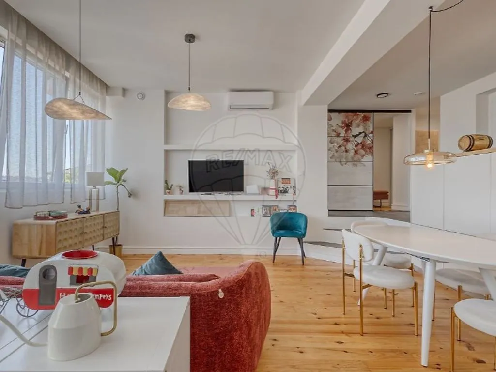 Séjour - Rehabilitated Bi-Family House in Matosinhos
