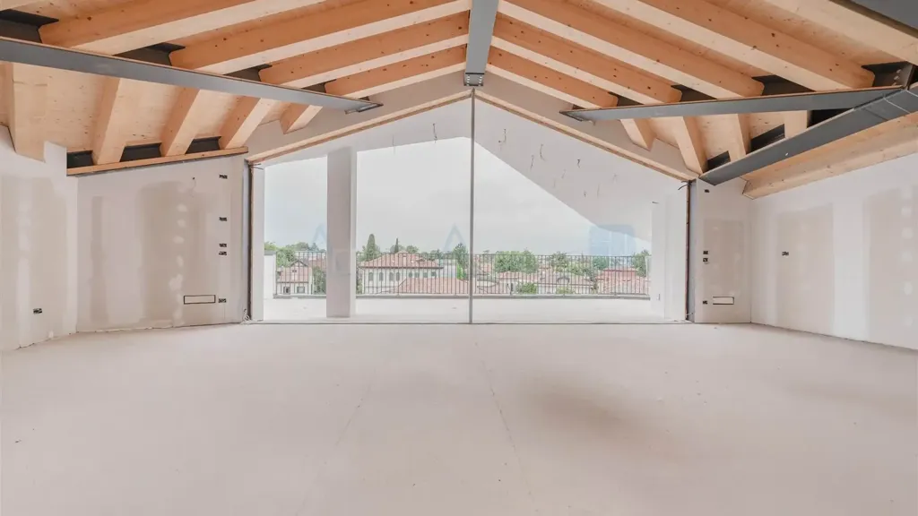 Toad - Penthouse with Four-Faced Views in Treviso