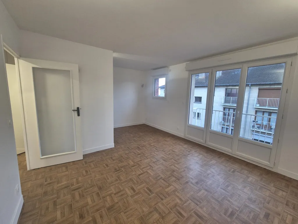 Rooms - Studio Apartment with Parking in Quiet Building