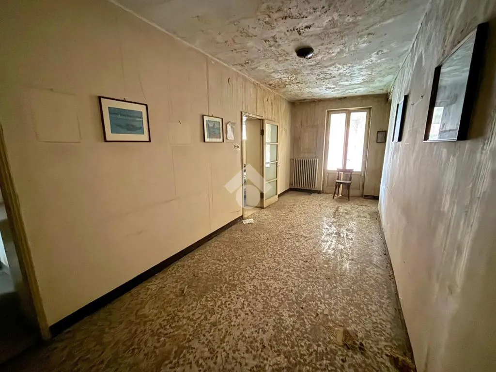 Esik - Semi-Detached House with Historical Charm in Carpenedolo