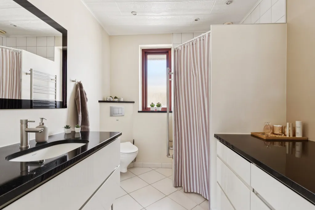 Bagni - Renovated Villa with Terrace in Humble