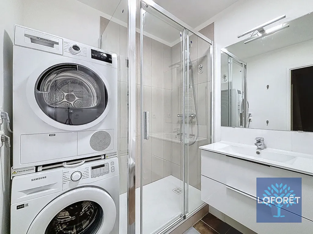 Vannitoad - Modernised 3-Bed Flat with Balcony in Cergy