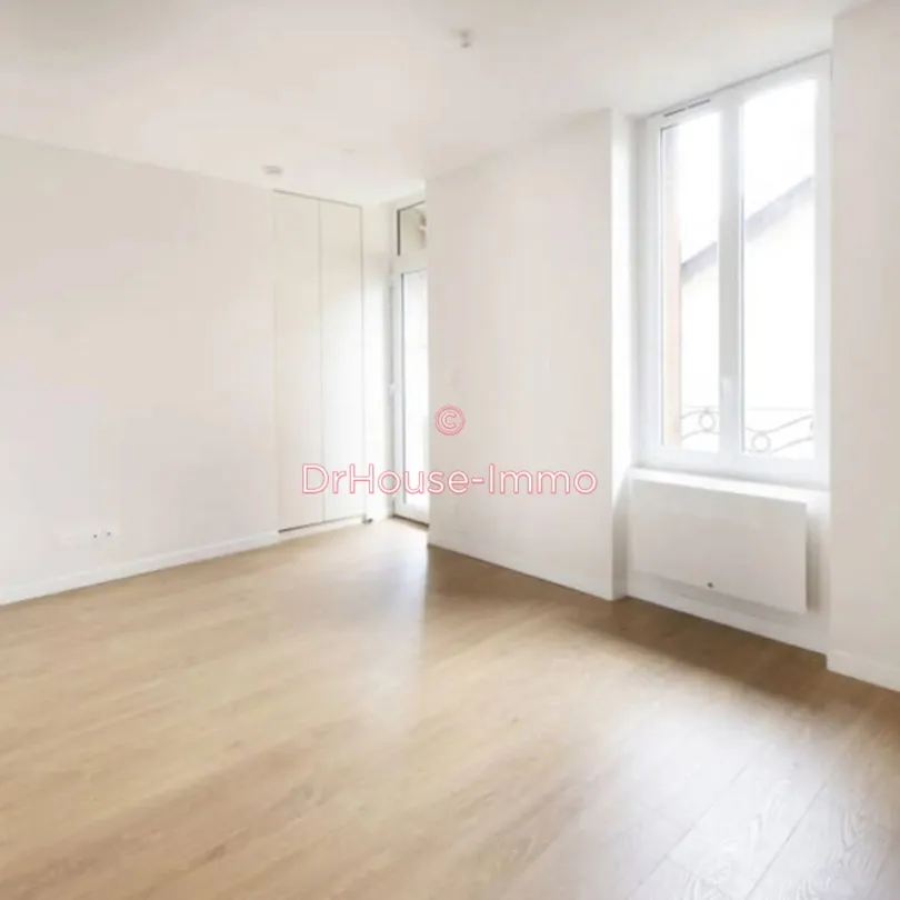 Pièces - Appartement Rénové avec Parking à Clermont-Ferrand