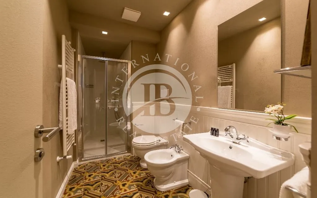 Bathrooms - Luxury Hotel with Historical Charm in Florence