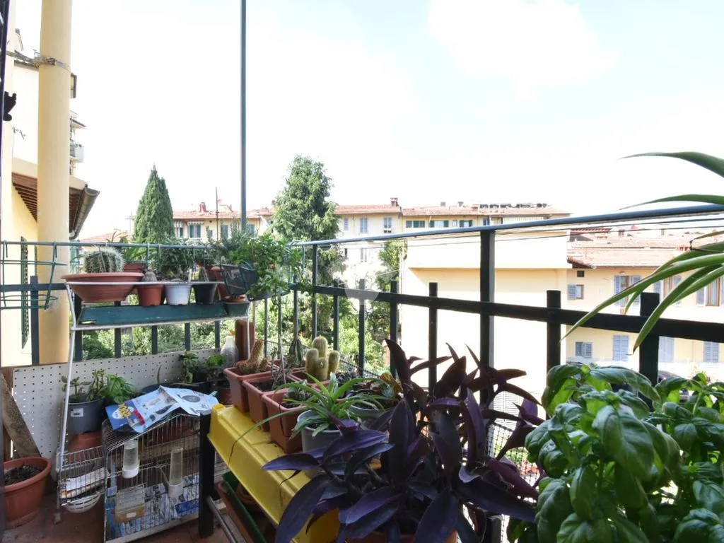Balcon - 4-Room Apartment with Balcony in Florence