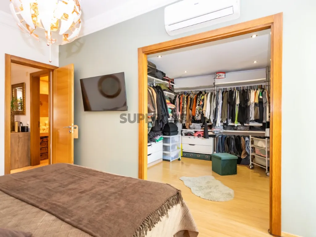Magamistoad - Open-Plan Apartment with River View in Almada