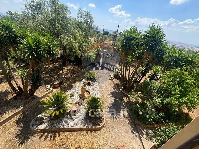 Jardin - Bifamiliar Villa with Garden in Caltanissetta