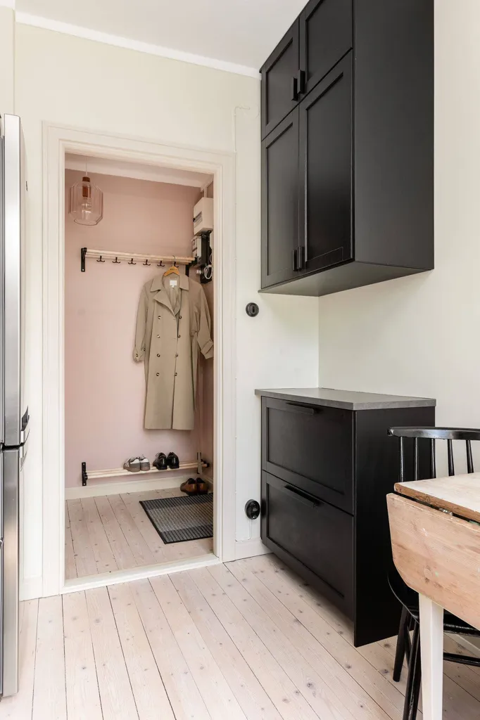 Esik - Charming Studio Flat with Balcony in Linköping