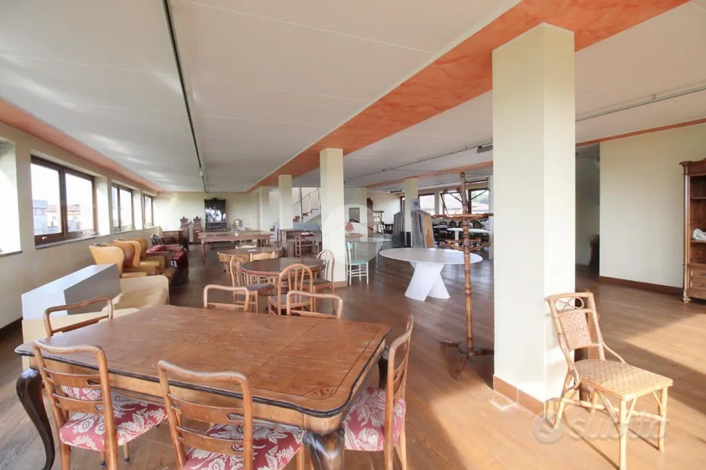 Dining Room - Warehouse with Two Levels in Fontanella