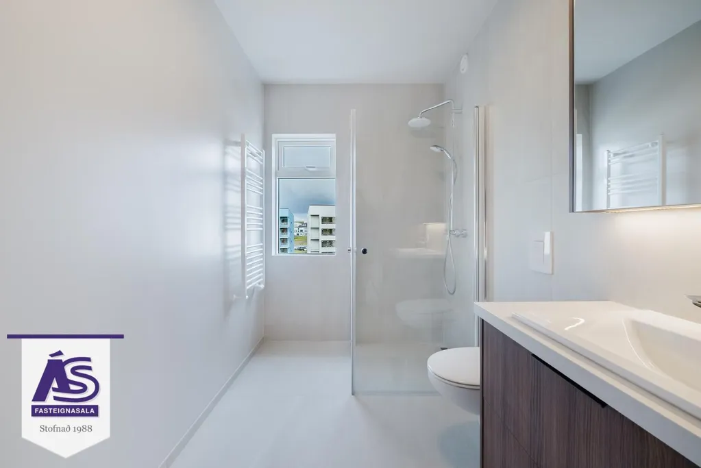 Salles de bain - New 4-Storey Apartment with Elevator in Hafnarfjörður