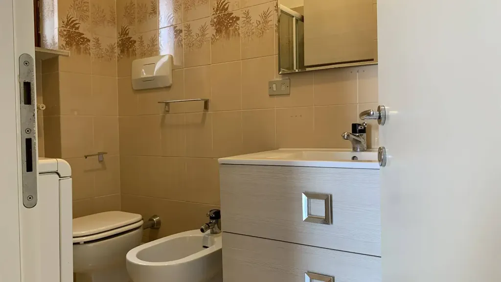 Bathrooms - Seafront Apartment with Garage in Spotorno