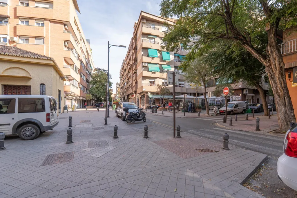 Apartment with Private Patio in Granada Centre