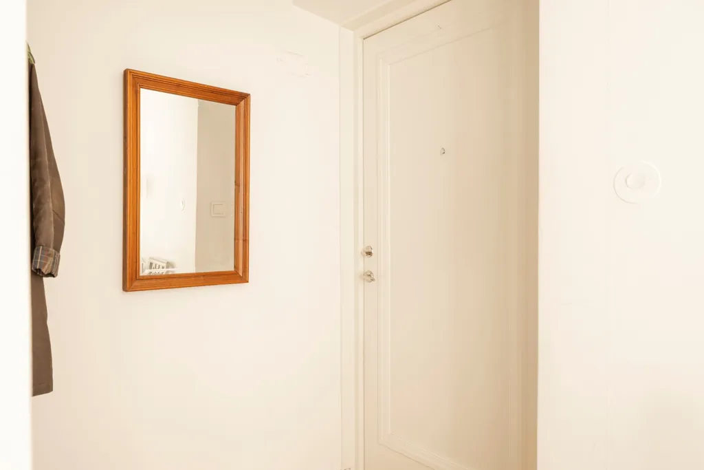Esik - Charming 2.5-Bedroom Flat with Balcony in Södermalm