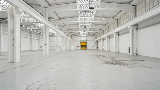 Pièces - High-Ceiling Warehouse near Motorring 3, Brøndby