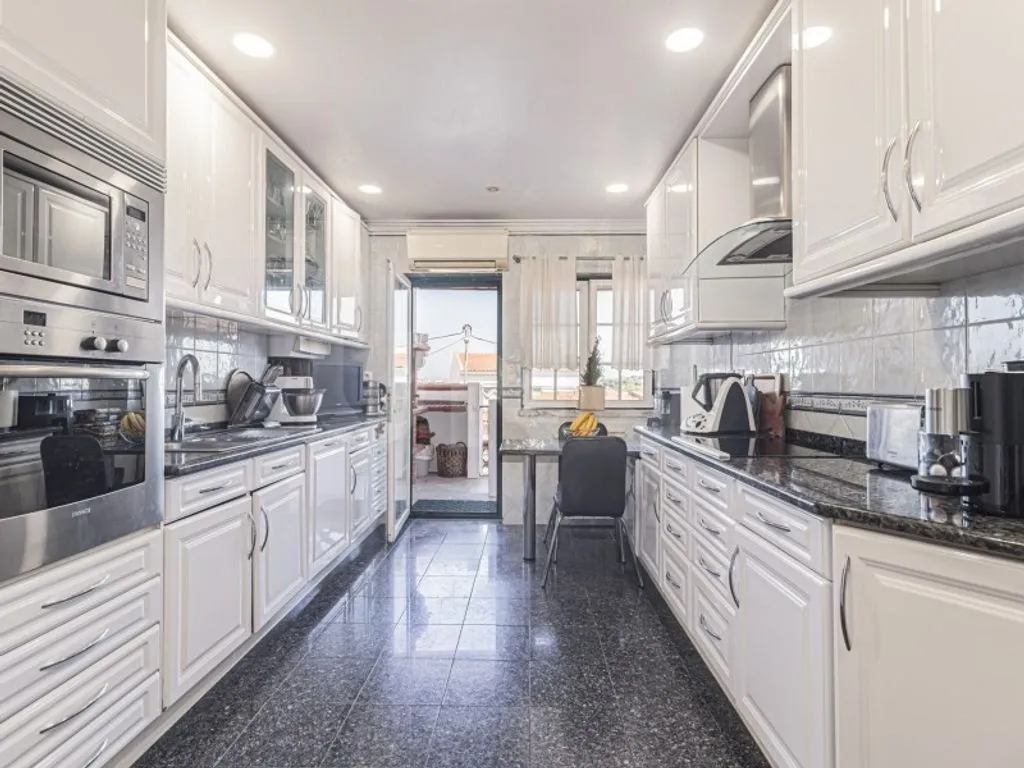 Cuisine - Luxury House with Terrace in Almada