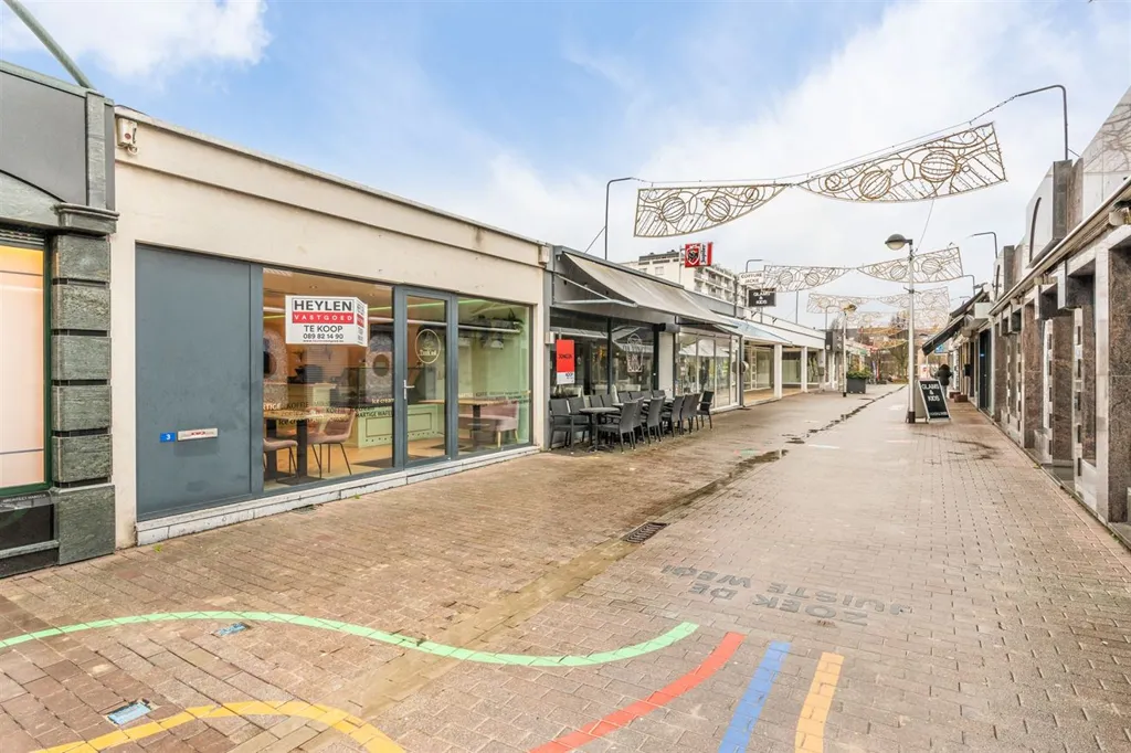 Extérieur - Pavillon Commercial à Lanaken, Proche Carrefour
