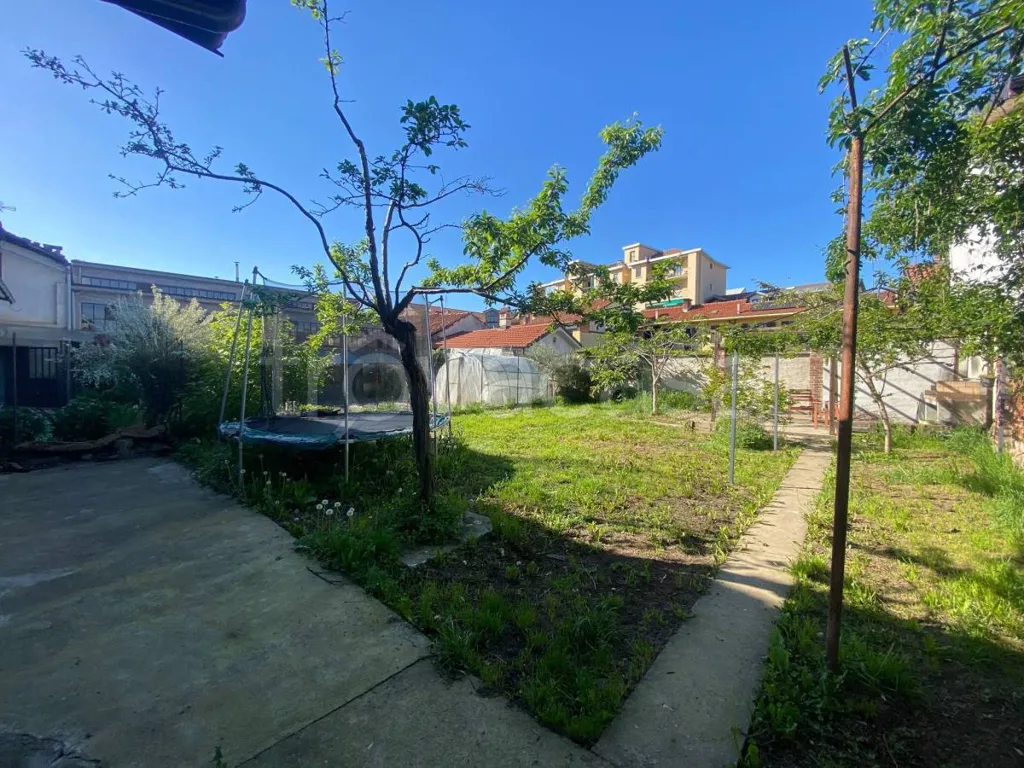 Aed - Rustic Villa with Private Garden in Carignano