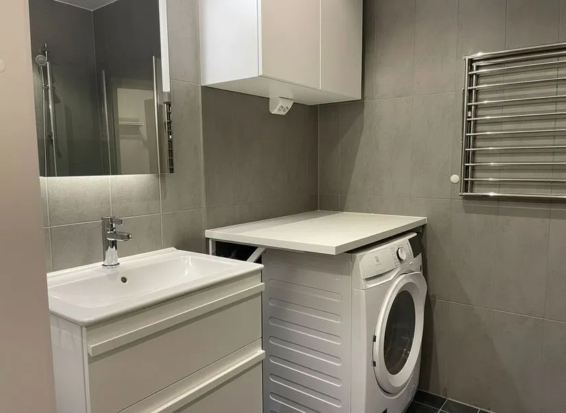 Vannitoad - Efficient Two-Bedroom with Balcony in Nacka