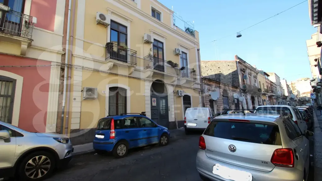 Välivaade - Refurbished Triplex with Balcony in Catania