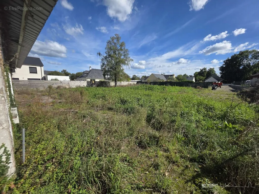 Aed - Constructible Plot with Hangar in Treillères