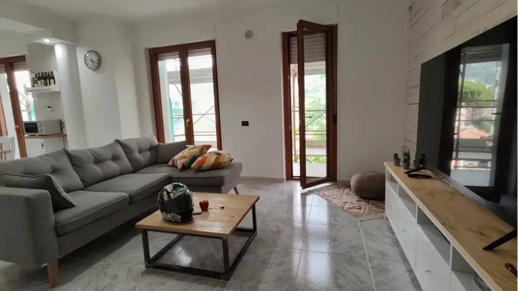 Séjour - Rear-Facing Apartment with Solarium in Solofra