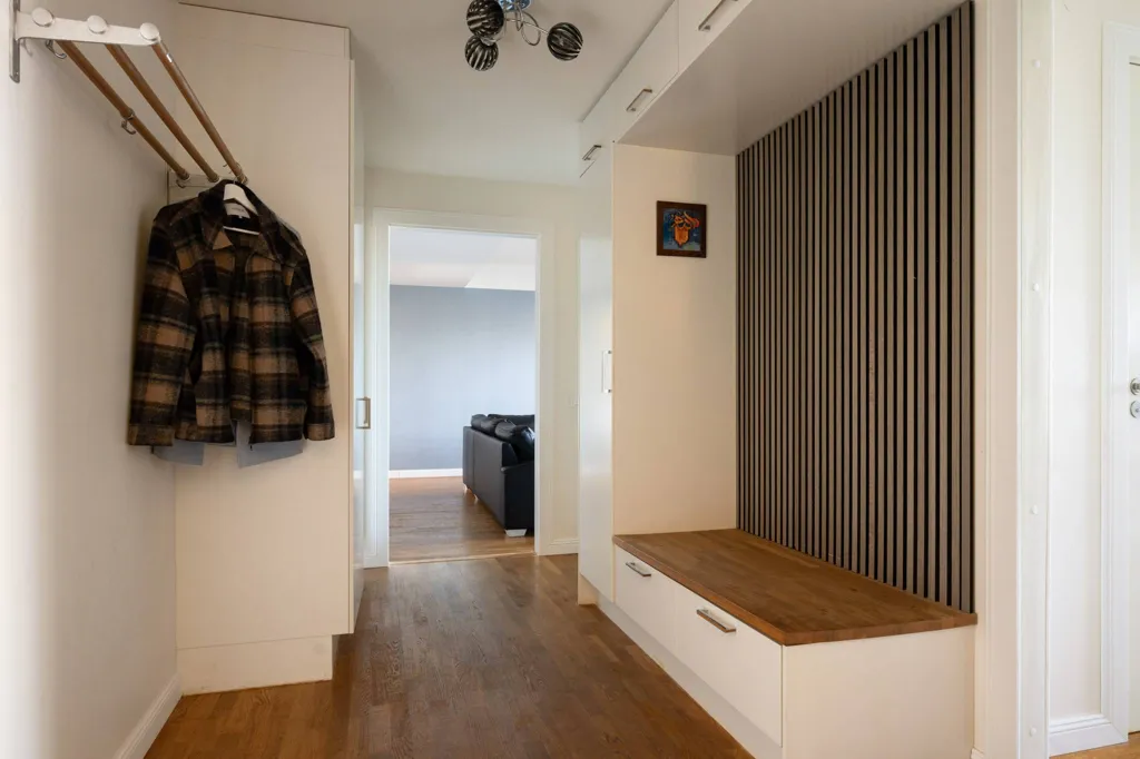 Esik - Apartment with Double Balconies in Sundbyberg