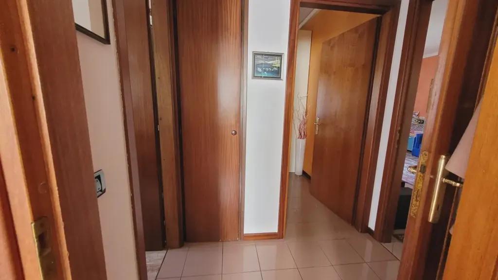 Entrée - Central Trilocale with Balcony in Bovezzo