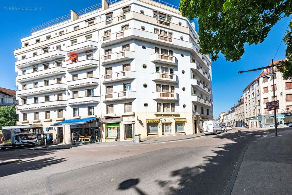 Extérieur - Appartement de Charme en Résidence des Années 30 avec Balcon