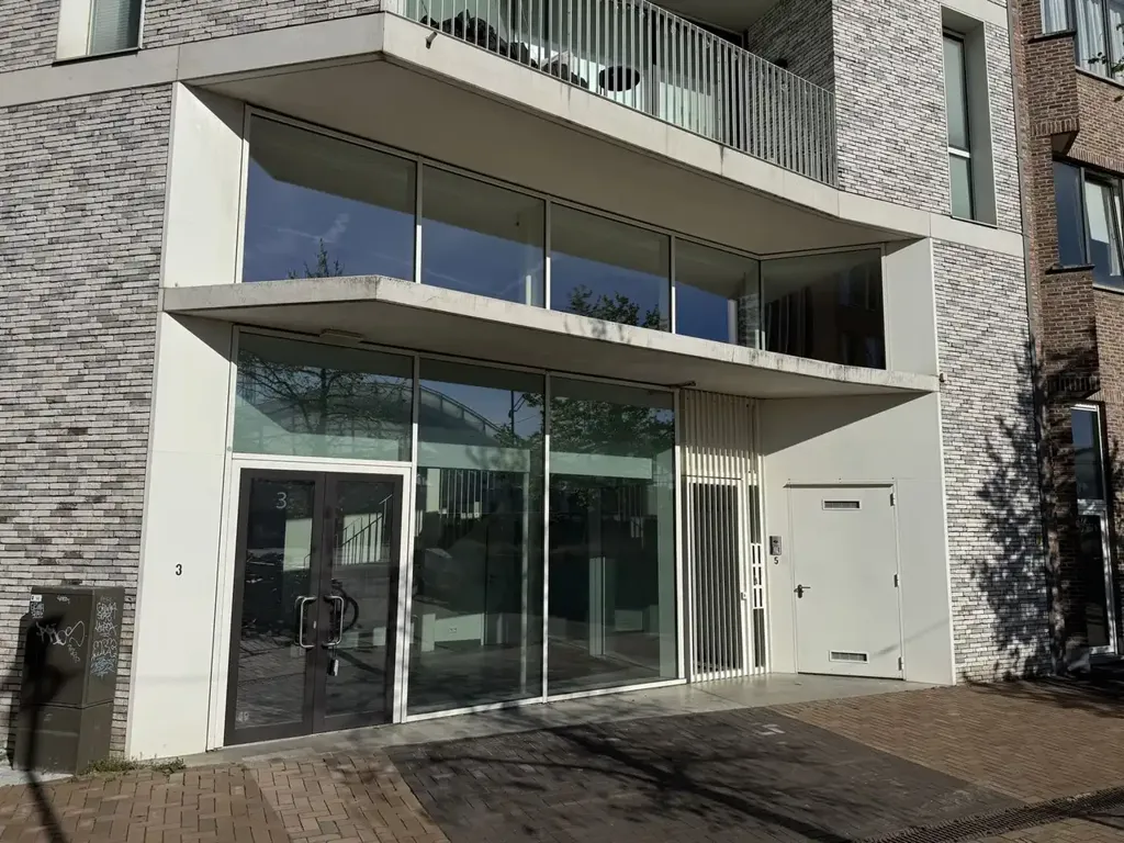 Välivaade - Office Space with Large Windows in Mechelen
