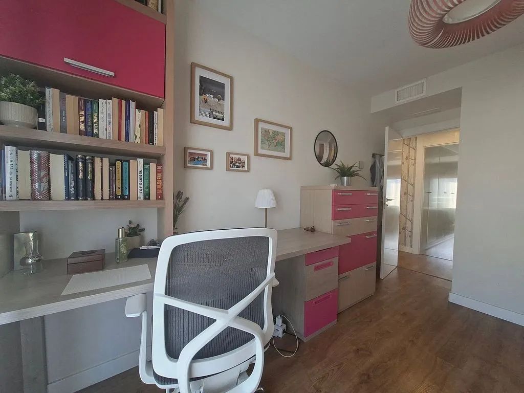 Bureau - Penthouse with Pool in Málaga's Perchel