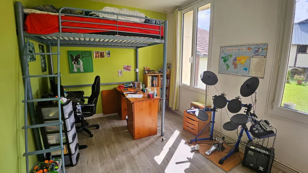 Chambres - Corps de Ferme avec Dépendances et Box à Compiègne
