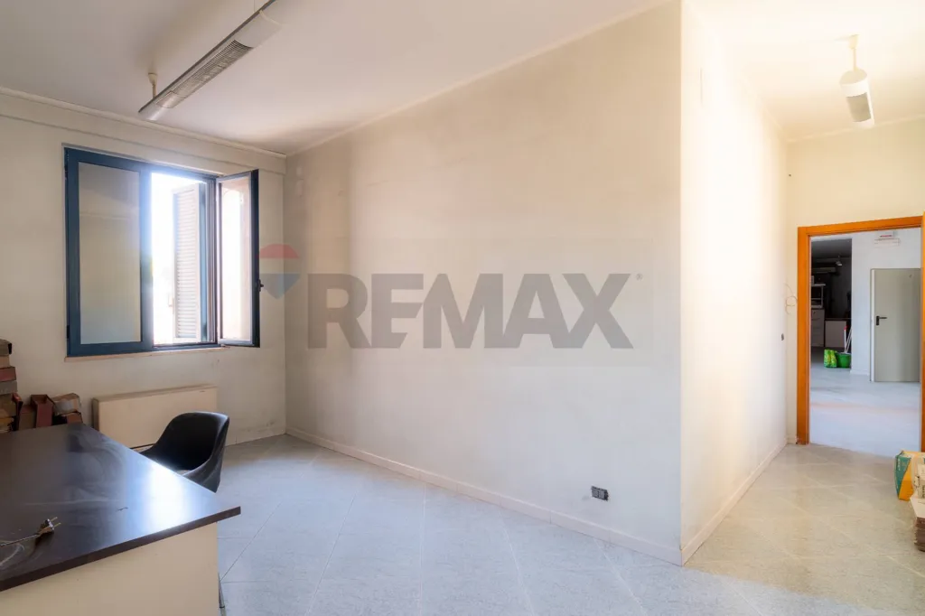 Kabinet - Commercial Space with Workshop Potential in Modugno