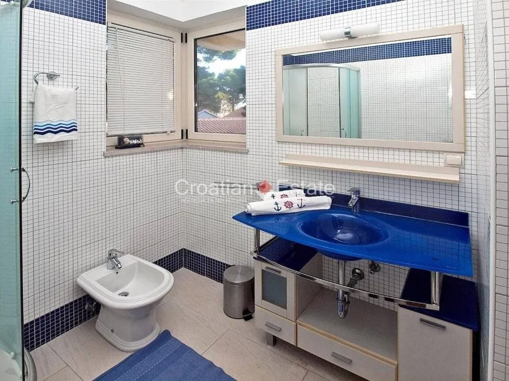Salles de bain - Beachfront House with Pools in Postira