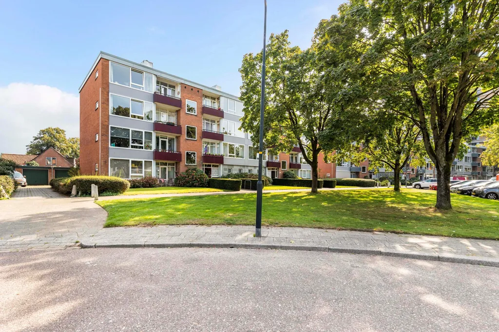Aed - Top Floor Flat with Balconies in Apeldoorn