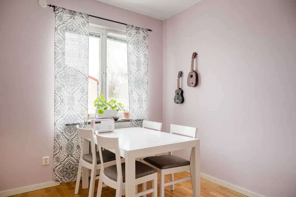 Söögituba - Apartment with West-Facing Balcony in Gubbängen