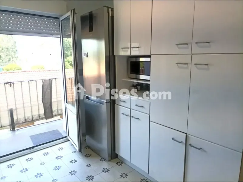 Cuisine - Modernised Flat with East-West Orientation in Barreda