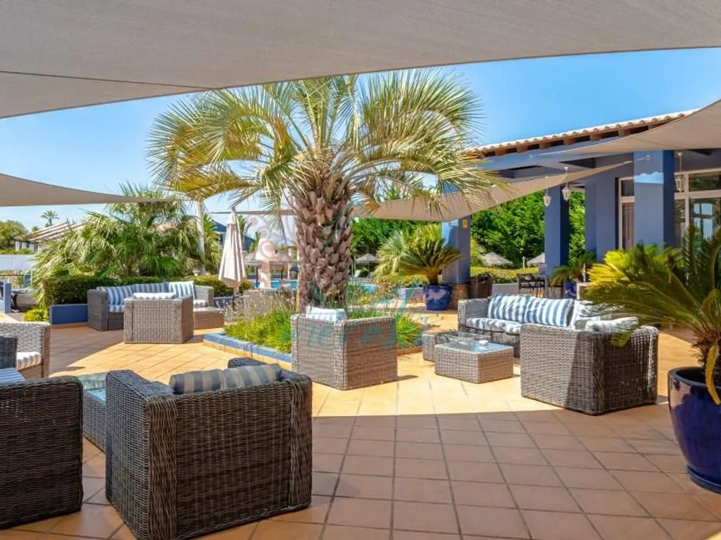 Terrasse - Luxury Hotel with Resort Amenities in Espiche