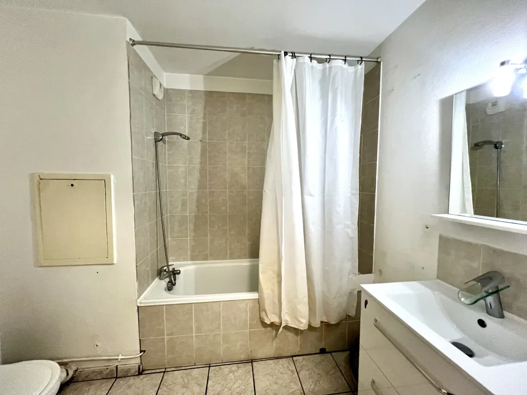 Vannitoad - Studio with Parking in Sevran Village