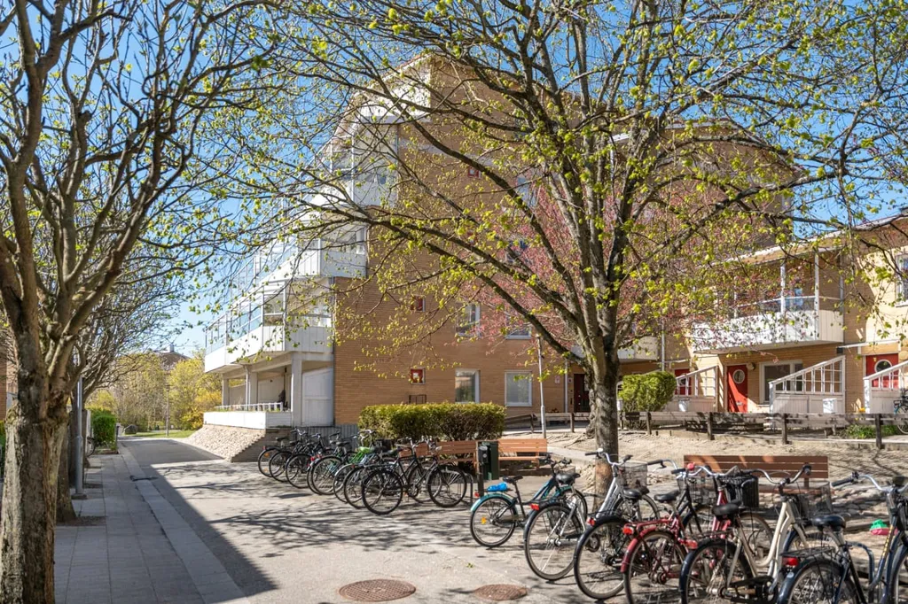 Välivaade - Spacious 3rd Floor Flat with Balcony in Lund