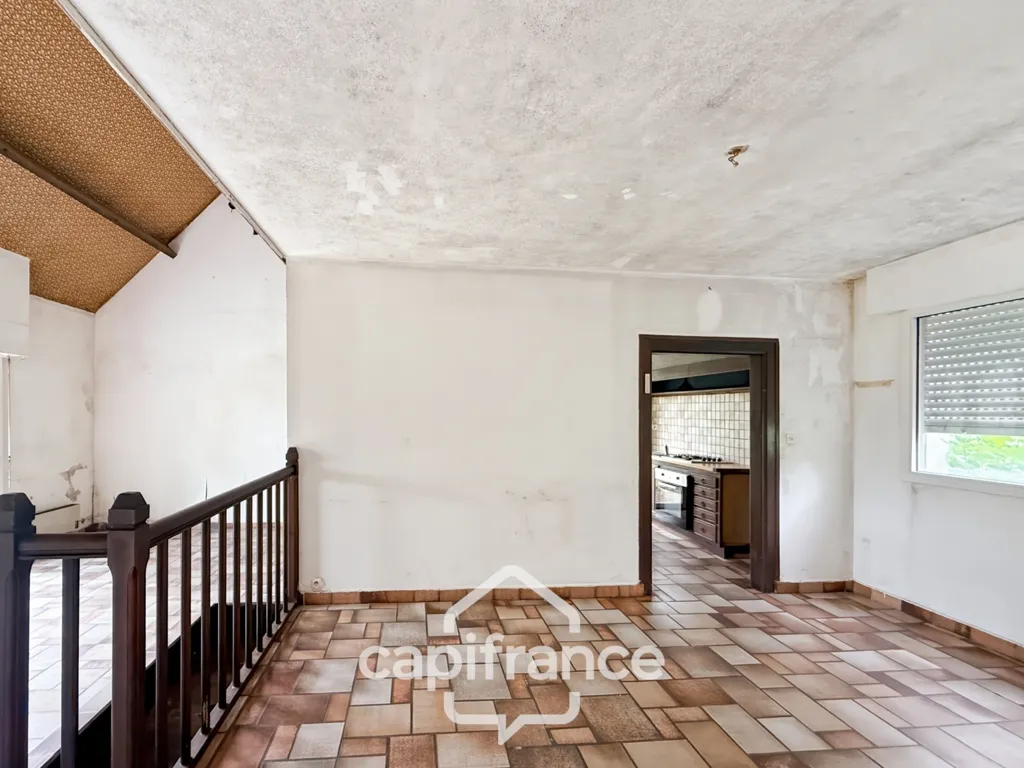 Pièces - Maison Familiale avec Grand Terrain Arboré à Guern