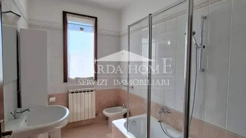 Vannitoad - Bright Trilocale with Balcony in Lonato