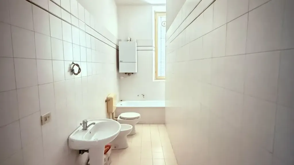 Salles de bain - Spacious Apartment with Private Garden in Casale Monferrato