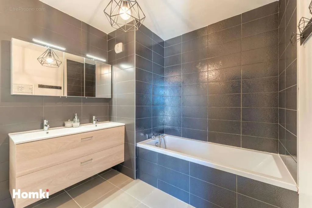 Salles de bain - Duplex avec Terrasse et Vue Lac à Bordeaux