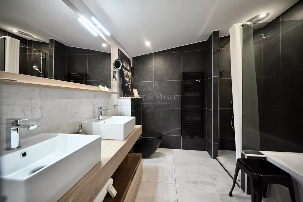 Vannitoad - Elegant Stone House with Pool on Uzès Outskirts
