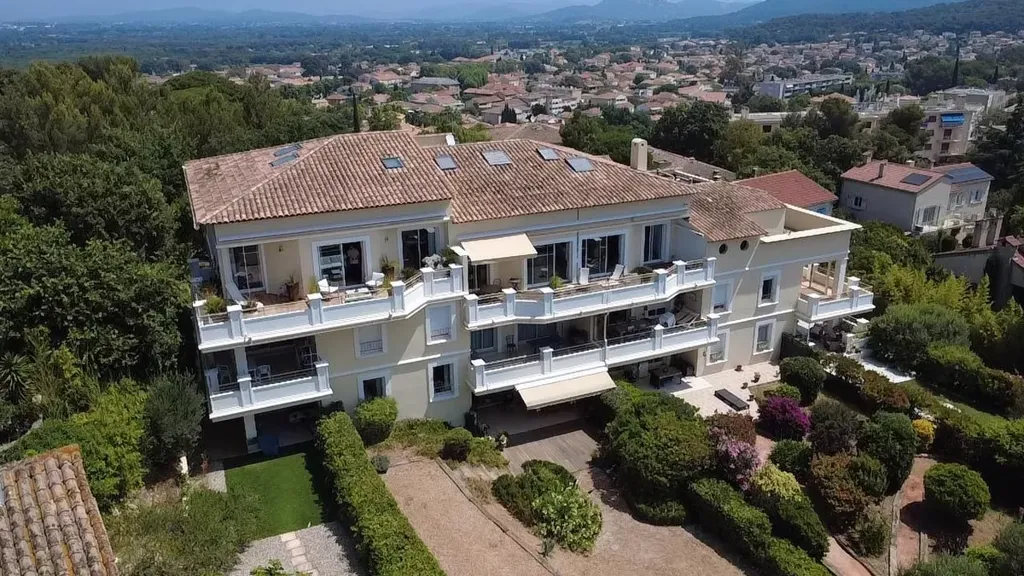 Vue aérienne - Appartement Vue Mer avec Terrasse au Pradet