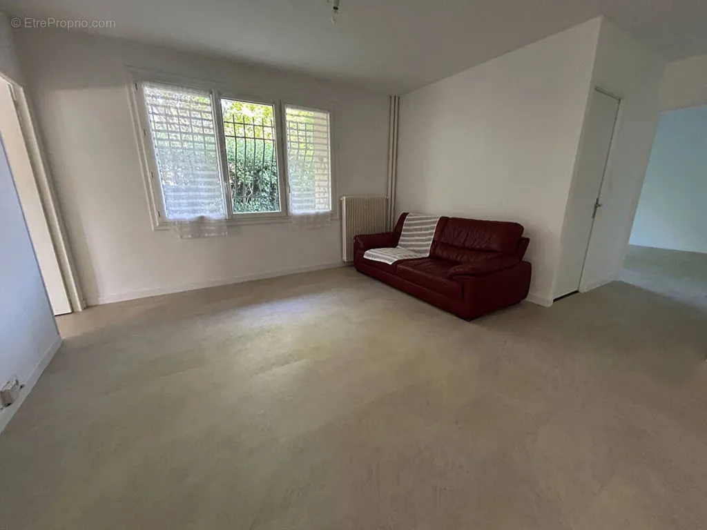 Elutuba - Renovated 3-Bed Flat with Balcony in Lepic