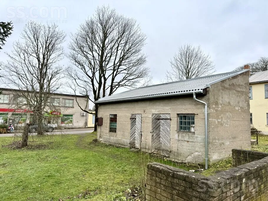 Välivaade - Farmhouse with Land in Durbe Centre